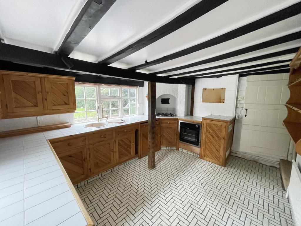 Lot: 97 - DETACHED CHARACTER PROPERTY IN POPULAR COMMUTER VILLAGE - Kitchen from living room